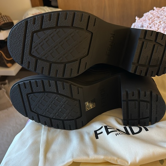 FENDI Boots SZ 41 New - Picture 7 of 8